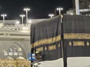 Selepas salat isya di lantai 1 Masjidil Haram, areal mathaf sudah dipadati jemaah. Selain ingin melaksanakan thawaf, areal tersebut