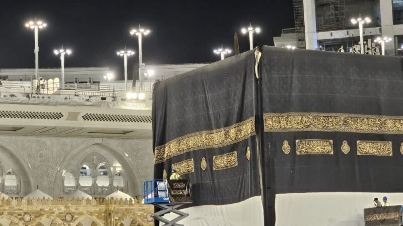 Selepas salat isya di lantai 1 Masjidil Haram, areal mathaf sudah dipadati jemaah. Selain ingin melaksanakan thawaf, areal tersebut