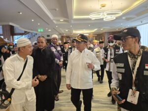 Menteri Koordinator Bidang Pembangunan Manusia dan Kebudayaan (Menko PMK), Muhadjir Effendy meninjau fasilitas hotel tempat penginapan jemaah haji di Madinah.