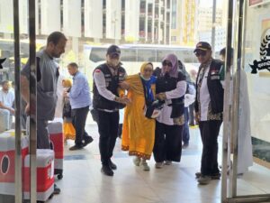 Jemaah haji Indonesia gelombang II mulai diberangkatkan secara bertahap dari Makkah menuju Madinah. Hari pertama, ada 17 Kloter