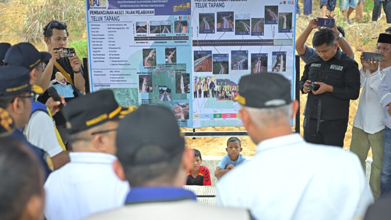 Tinjau Akses ke Pelabuhan Teluk Tapang, Mahyeldi Klaim Jalan Rampung Sudah 17,87 Km
