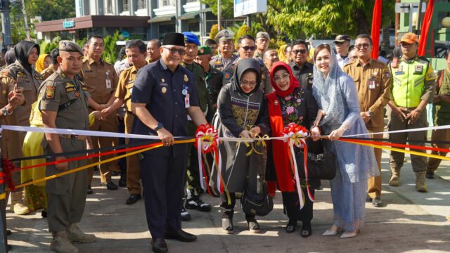 Diabadikan Jadi Nama Jalan di Padang, Cucu Marah Rusli Ikut Lakukan Peresmian