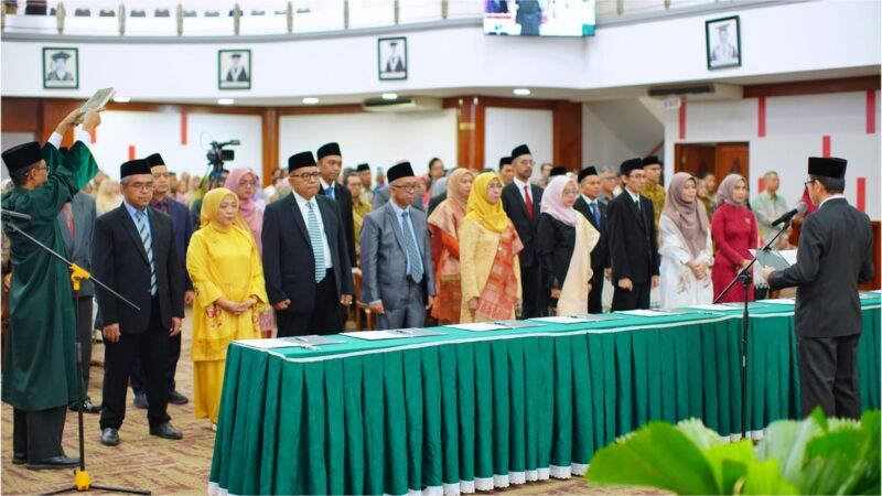 Rektor UNAND Lantik 4 Dekan dan Pejabat Lainnya