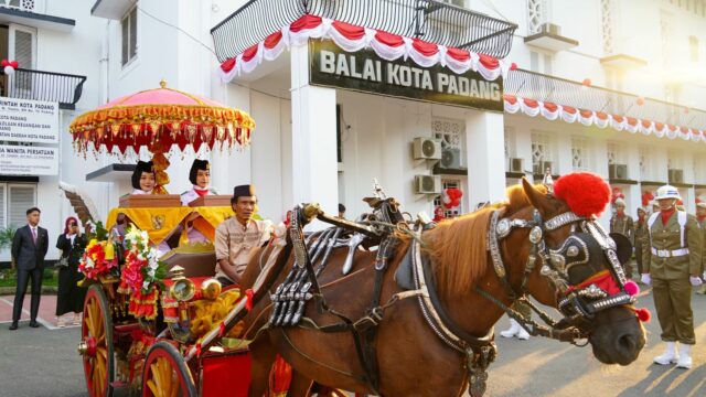 Sejarah Baru HUT Kemerdekaan RI, Pemko Padang Gelar Kirab Bendera Merah Putih dan Teks Proklamasi