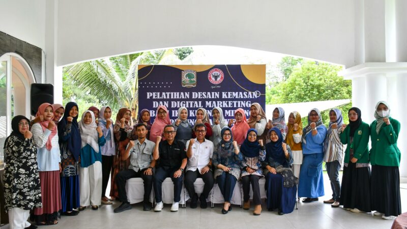 Kolaborasi dengan LPPM UNAND, Semen Padang Gelar Pelatihan Desain Kemasan dan Digital Marketing bagi IKM Kuliner