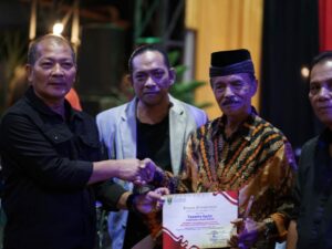 Berjasa Kembangkan Gamad, 6 Tokoh Terima Anugrah Musik Gamad Sumbar 2024