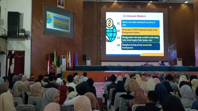 Kuliah Umum di UNAND, Prof Rokhmin Dahuri Ingatkan Pentingnya Pembangunan SDM