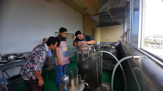 Instalasi dan Pengaturan Data Logger pada Alat Retort Sterilisasi Rendang di KOPWAN IKABOGA Berhasil Dilaksanakan