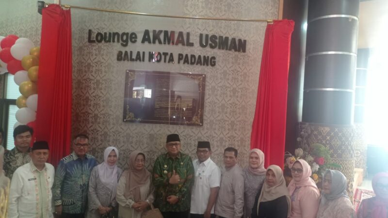 Pamong Senior Akmal Usman Diabadikan Sebagai Nama Lounge Balaikota Padang