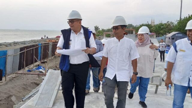 Pemko Padang saat ini membangun tempat bermain skateboard yaitu Skate Park di Pantai Muaro Lasak. Skate Park ini merupakan langkah positif