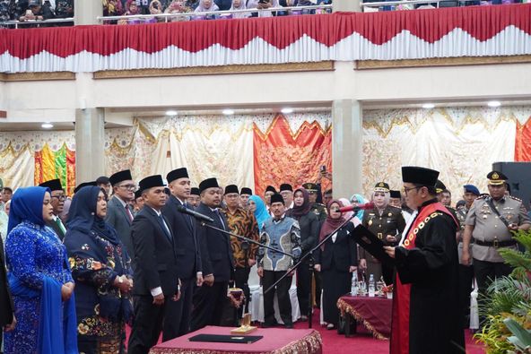 20 Anggota DPRD Kota Padang Panjang hasil Pemilihan Legislatif (Pileg) 2024 resmi dilantik pada Selasa (13/8/2024). Pelantikan tersebut