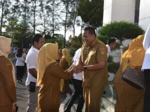 Yota Balad melepaskan jabatannya sebagai Sekda Pariaman. Hal ini akan maju dalam proses kontestasi Pilkada Pariaman di November
