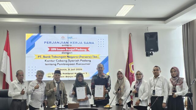 Universitas Islam Negeri (UIN) Imam Bonjol Padang melakukan penandatanganan perjanjian kerja sama dengan BTN Syariah Cabang Padang.