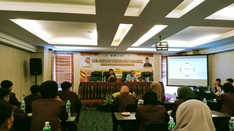 UIN Imam Bonjol Padang menggelar Pelatihan Sekolah Politik, Kewirausahaan dan Karir di Hotel Axana, Sabtu (31/8/2024). Wakil Rektor Bidang