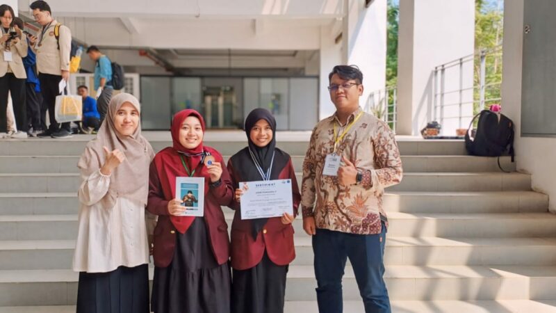 Mahasiswi Prodi Matematika Fakultas Sains dan Teknologi UIN Imam Bonjol Padang, Nursaniati dan Farras Azizah, sukses meraih medali perunggu