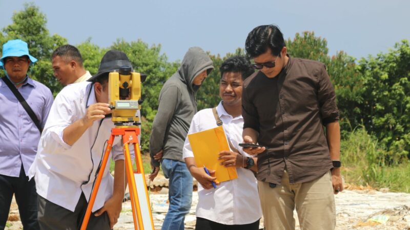 Masjid baru UIN Imam Bonjol Padang akan segera dibangun. dosen Ilmu Falak dari Fakultas Syariah melakukan penentuan arah kiblat.