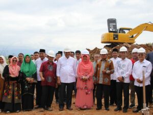 Universitas Islam Negeri (UIN) Imam Bonjol Padang menggelar peletakan batu pertama pembangunan masjid Kampus III di Sungai Bangek.