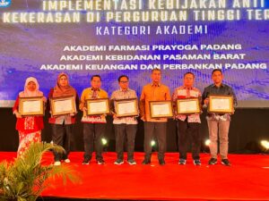 Universitas Muhammadiyah Sumatera Barat (UM Sumbar) menerima empat anugerah dari Lembaga Layanan Pendidikan Tinggi (LLDIKTI) Wliayah X.