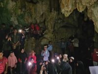 Indonesia Raya Berkumandang di Gua Manusia Purba Tertua Asia Tenggara di Situjuah