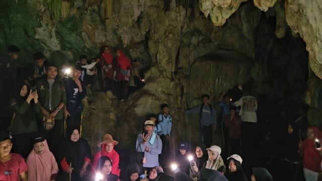 Indonesia Raya Berkumandang di Gua Manusia Purba Tertua Asia Tenggara di Situjuah