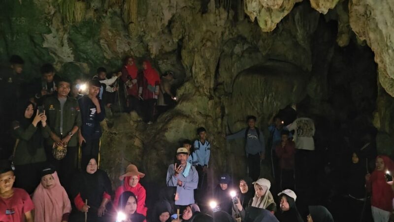 Indonesia Raya Berkumandang di Gua Manusia Purba Tertua Asia Tenggara di Situjuah