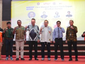 Mapala Universitas Muhammadiyah (UM) Sumatera Barat menggelar Workshop Nasional Cara Menjadi Relawan Garis Depan di Lokasi Gempa.