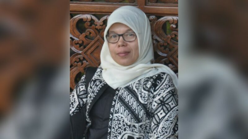 Dosen Fakultas Kehutanan Universitas Muhammadiyah (UM) Sumatera Barat, Hernawati, melakukan penelitian makanan khas Minangkabau, Randang