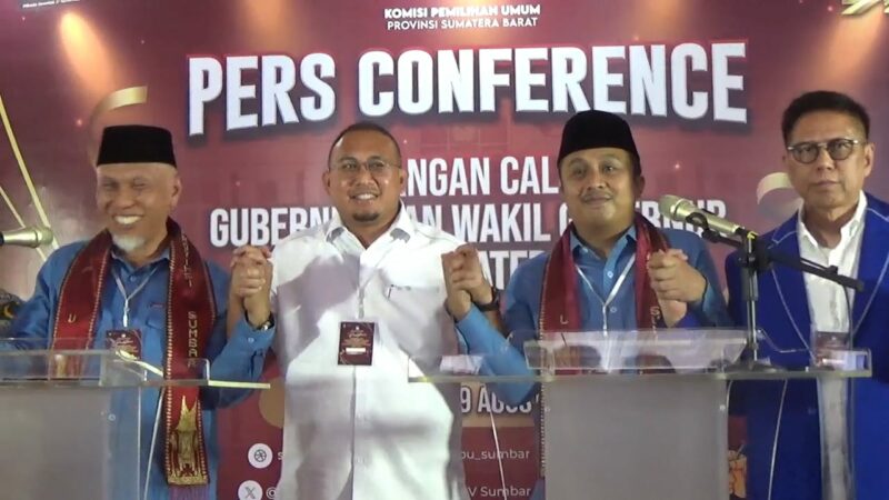 Bakal pasangan calon gubernur dan wakil gubernur Sumbar, Mahyeldi dan Vasko Ruseimy resmi mendaftar ke KPU Sumbar untuk Pilgub 2024,