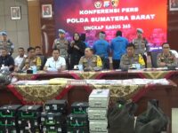 Dua oknum polisi yang berdinas di Ditsamapta Polda Sumbar terlibat dalam aksi perampokan mobil pengangkut uang untuk pengisian mesin ATM.