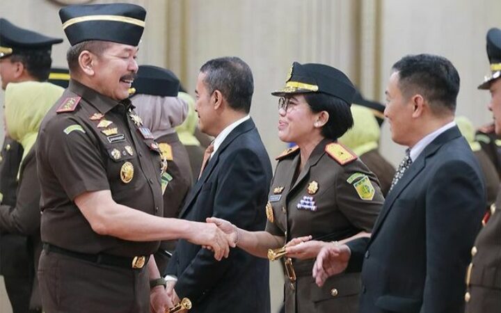 Jaksa Agung, ST Burhanuddin resmi melantik Yuni Daru Winarsih sebagai Kepala Kejaksaan Tinggi (Kajati) Sumatra Barat (Sumbar).