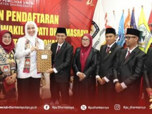 Ketua KPU Sumbar, Surya Efitrimen mengatakan bahwa terdapat satu daerah di Sumatra Barat yang hingga pukul pendaftaran ditutup pada Kamis