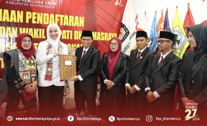 Ketua KPU Sumbar, Surya Efitrimen mengatakan bahwa terdapat satu daerah di Sumatra Barat yang hingga pukul pendaftaran ditutup pada Kamis