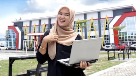 Biaya Kuliah Tinggi, UM Sumatera Barat Sediakan 6 Beasiswa