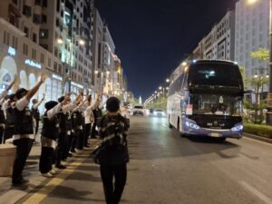 Fase pemulangan jemaah haji gelombang kedua dari Madinah dimulai. Jemaah kloter PLM-10 embarkasi Palembang mengawali kepulangan jemaah