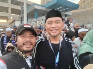 Komedian Cak Lontong mengapresiasi kinerja petugas Indonesia dalam penyelenggaraan ibadah haji 1445 H/2024 M.