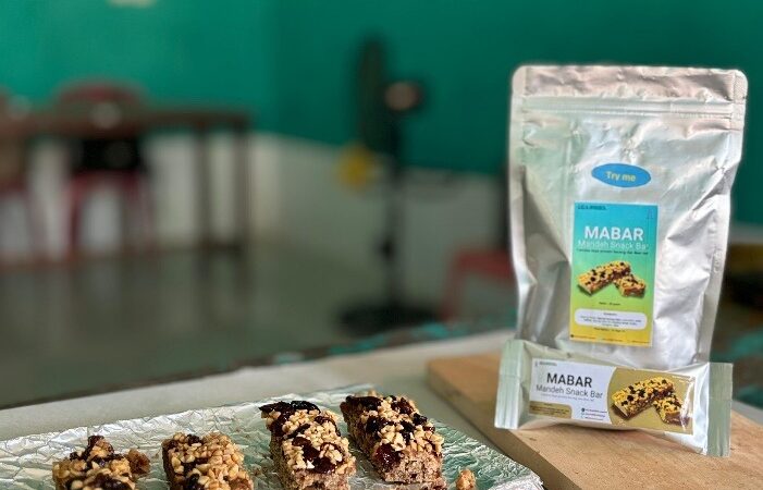 Pengembangan Produk Pangan Sehat: Penyuluhan PIRT dan Kreasi Snack Bar Ikan Teri & Kacang di Mandeh
