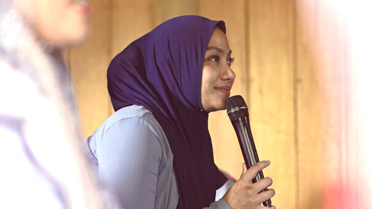 Bertemu Emak-emak di Rumah Gadang Silek Pangian, Cabup Annisa Janjikan Rp 3 Juta untuk Seluruh Ibu Hamil di Dharmasraya 