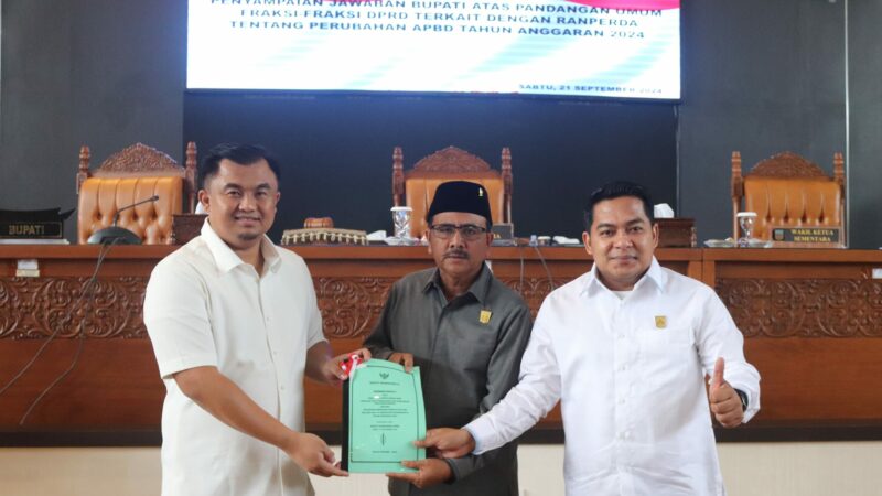 Bupati Dharmasraya Sutan Riska Tuanku Kerajaan menyampaikan jawaban terhadap pandangan fraksi DPRD terkait Ranperda Perubahan APBD 2024.