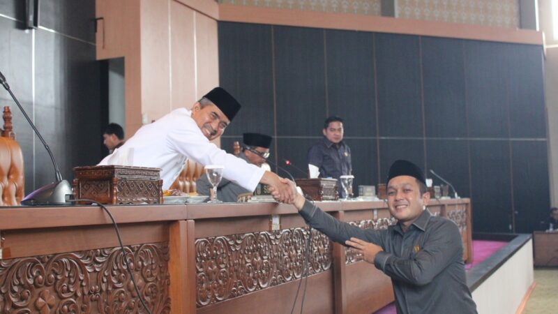 DPRD Dharmasraya menggelar rapat paripurna pembahasan Perubahan APBD 2024 dengan agenda penyampaian pandangan dari tujuh fraksi-fraksi