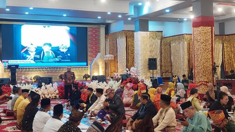 Pemko Padang Sambut Puluhan Raja dan Sultan dengan Makan Bajamba di Youth Center