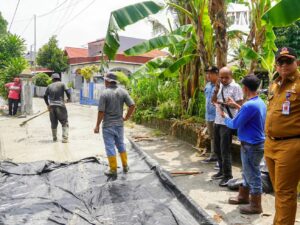 Pj Wako Andree Algamar Tinjau Pengecoran Jalan di Lubuk Begalung