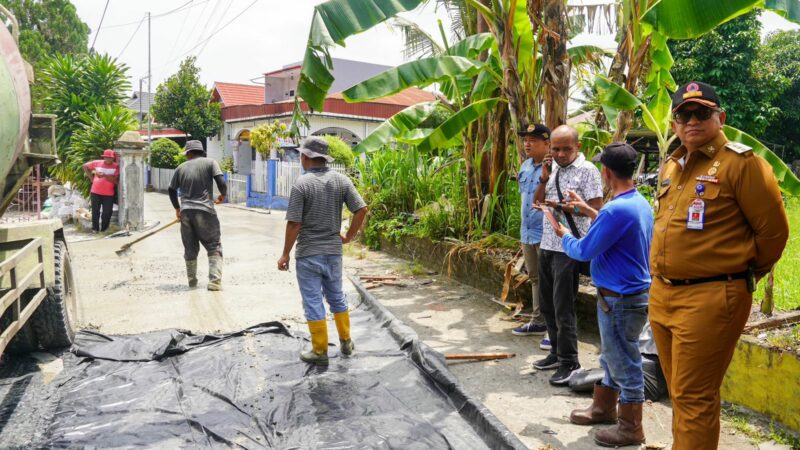 Pj Wako Andree Algamar Tinjau Pengecoran Jalan di Lubuk Begalung