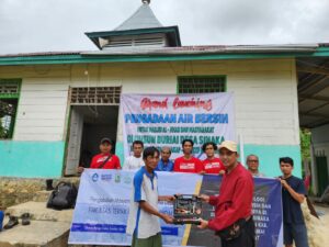 FT UNAND dan UPZ Semen Padang Wujudkan Program Air Bersih dan Penerangan di Mentawai