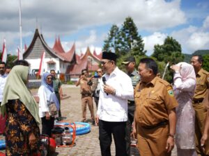 Progul Epyardi Asda-Ekos Albar, Bantu Alsintan untuk Petani Sumbar Tingkatkan Produksi