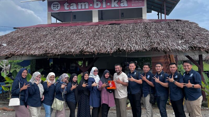 Mahasiswa Magister Ilmu Komunikasi UNAND Belajar Langsung di RM Tambika Pariaman