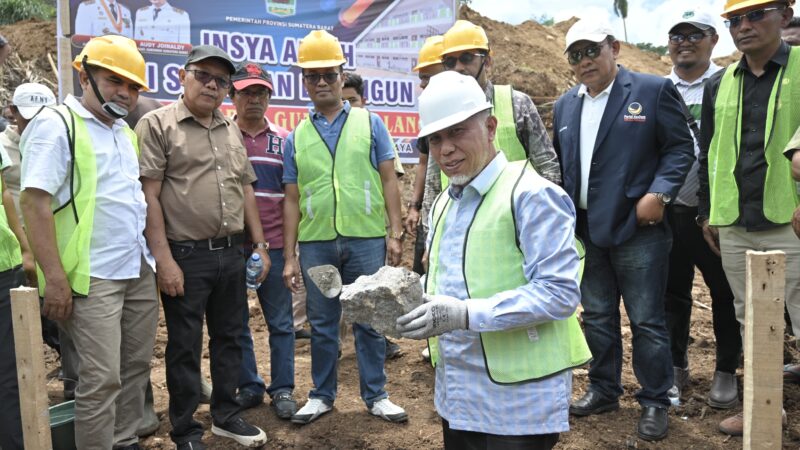Gubernur Mahyeldi Letakkan Batu Pertama Pembangunan SMAN 3 Gunung Talang