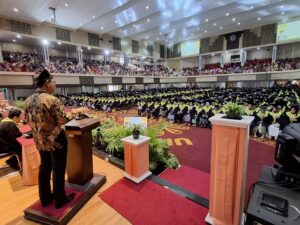 Orasi Ilmiah di Wisuda UNP, Epyardi Sampaikan Strategi Ciptakan SDM Unggul Sumbar