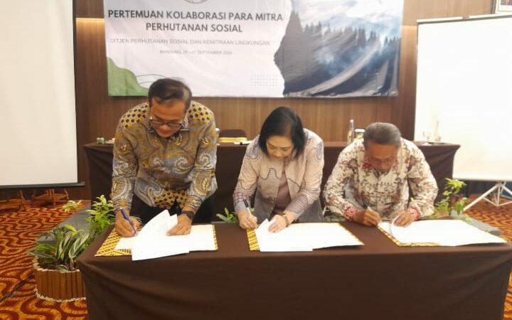 PT Semen Padang Lakukan PKS dengan KPH KM Sialangan Dorong Petani Tanam Kaliandra