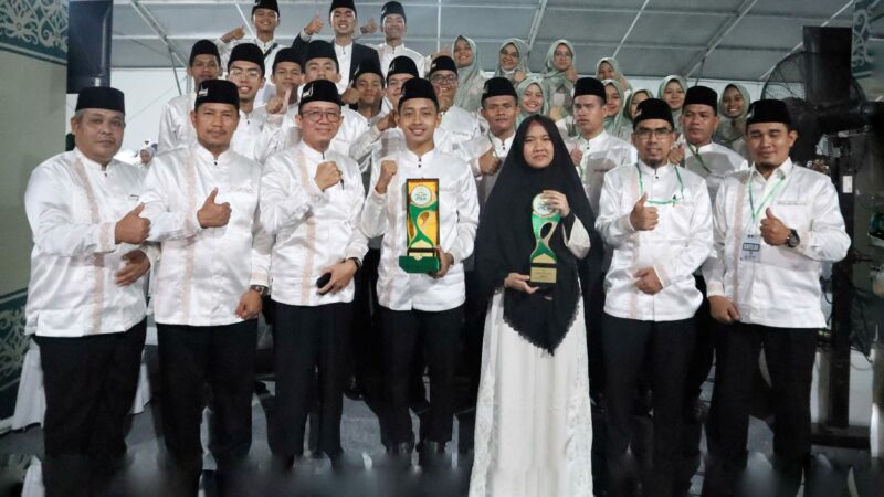 Pelaksanaan MTQ Nasional XXX di Samarinda, Kalimantan Timur, sudah berakhir. Sumbar berada di peringkat 11 dengan perolehan nilai 65 poin.
