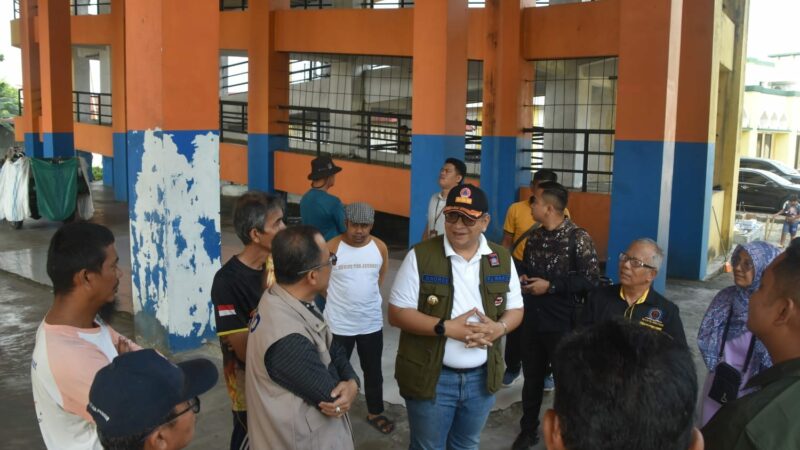 Penjabat (Pj) Wali Kota Padang Andree Algamar meninjau Shelter Darussalam yang berada di Kelurahan Bungo Pasang, Kecamatan Koto Tangah